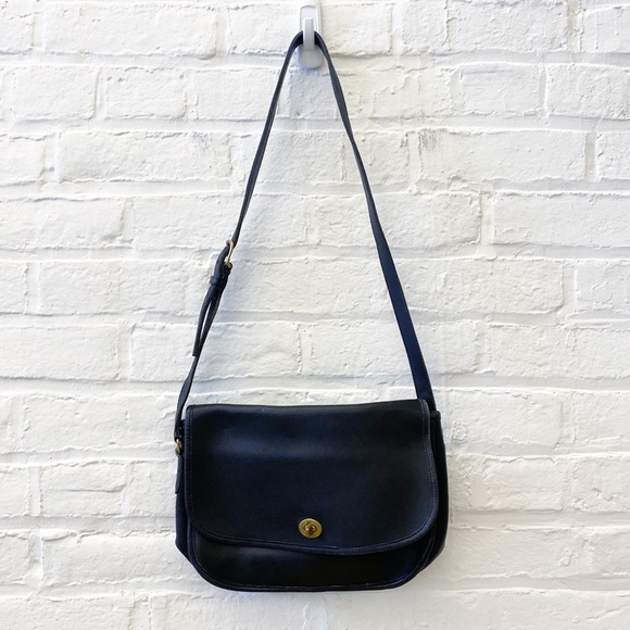 Coach || Vintage City Bag Shoulder Handbag Purse Turnlock Black Made in New York - Picture 1 of 10